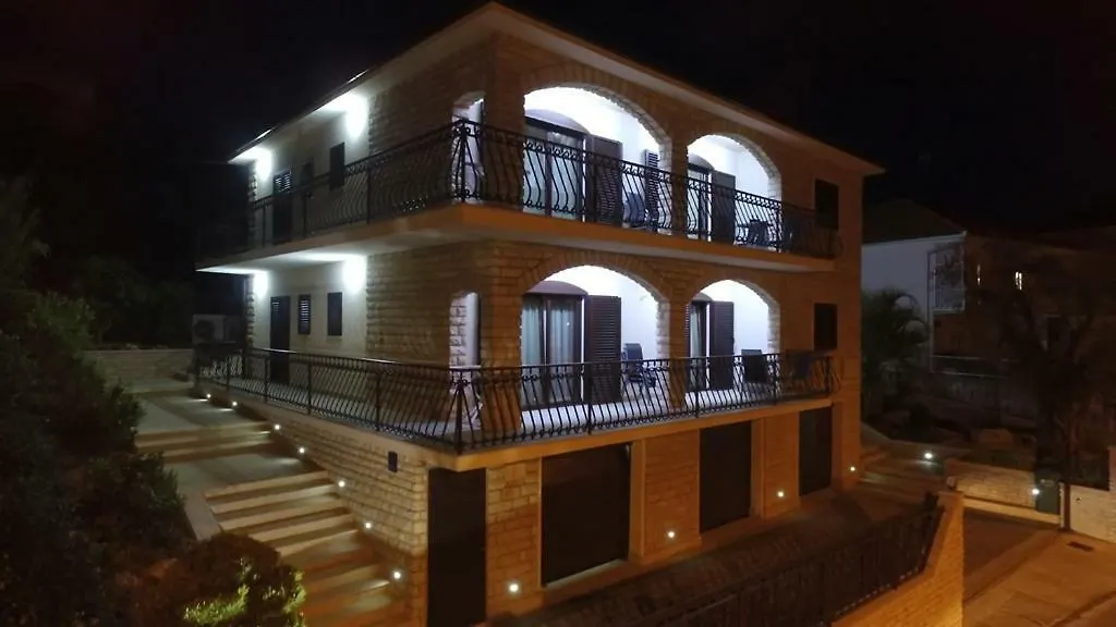 Villa Roko With Swimming Pool Trogir